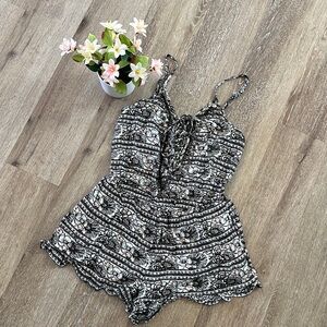 American Eagle Floral Printed Romper Size Xs